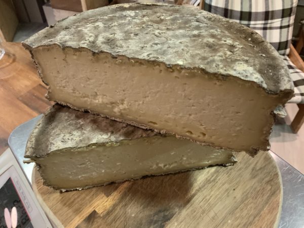 TOMME AU LAIT CRU DE VACHE DE HAUTE SAVOIE, CRAYEUSE 1KG 23,50 euro